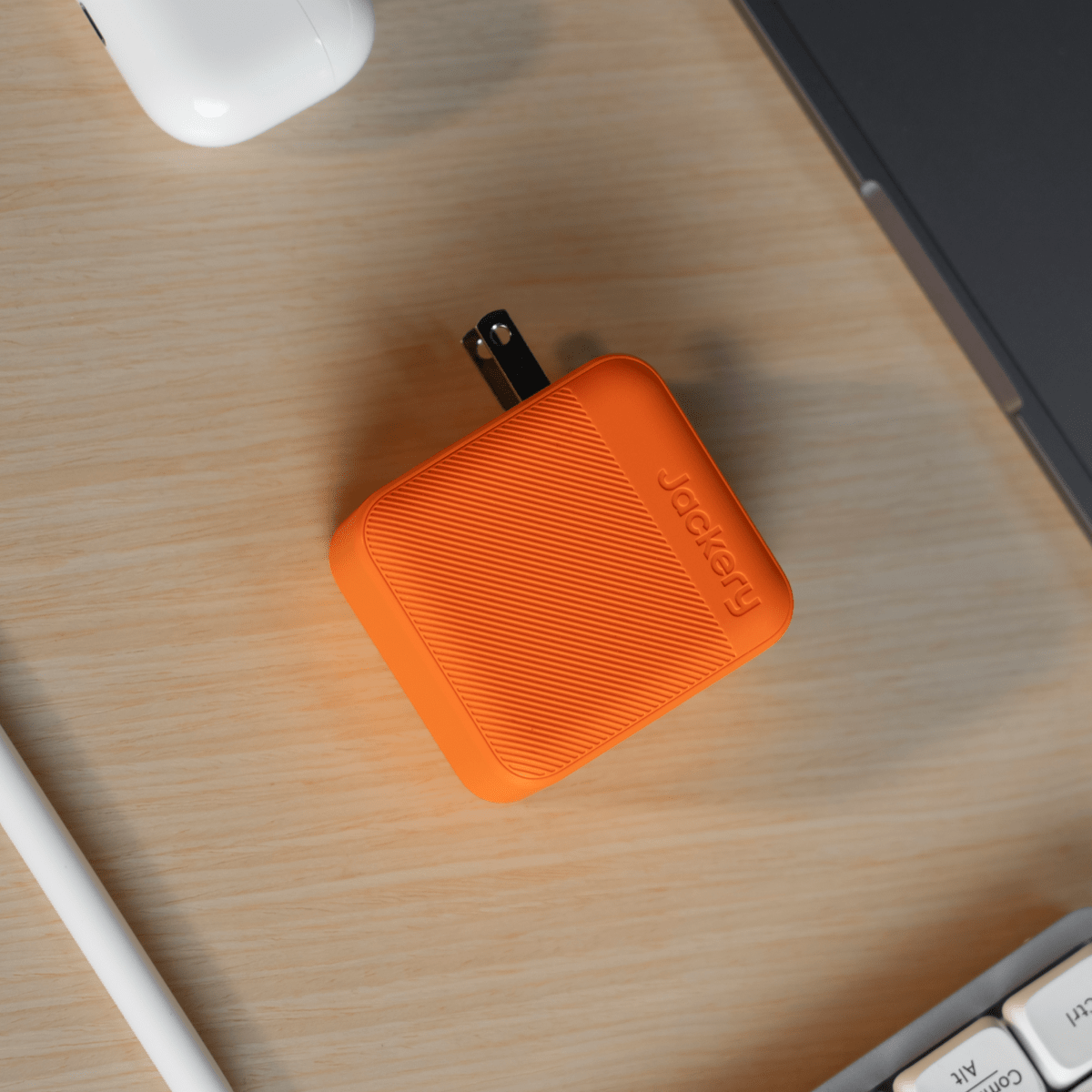 Jackery 102W GaN Three-Port Wall Charger