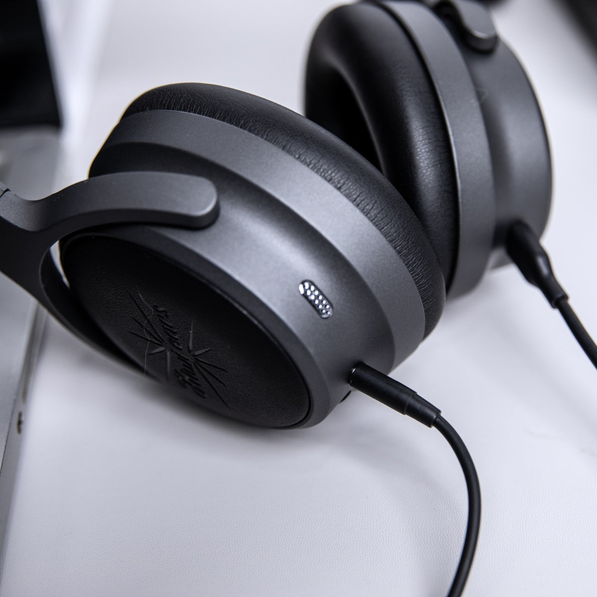 Kiwi Ears Wireless Over-Ear Headphones