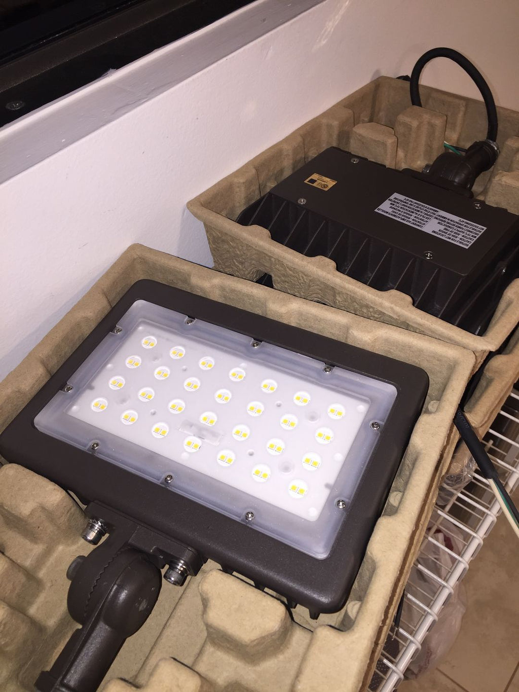 Wen Lighting Adjustable Knuckle-Mount LED Flood Light