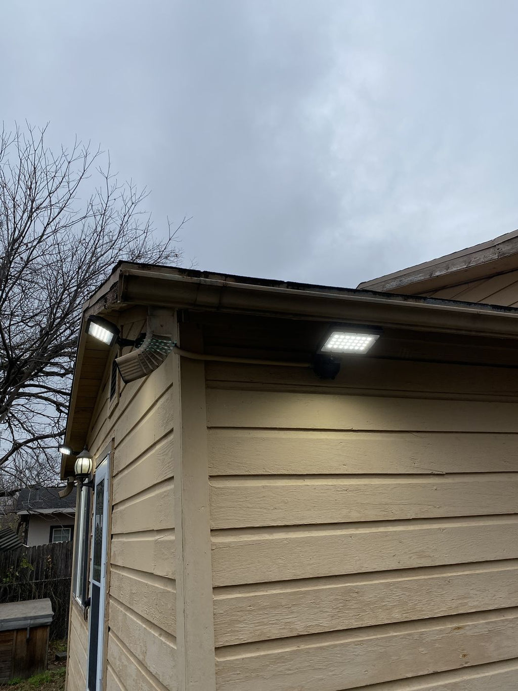 Wen Lighting Adjustable Knuckle-Mount LED Flood Light