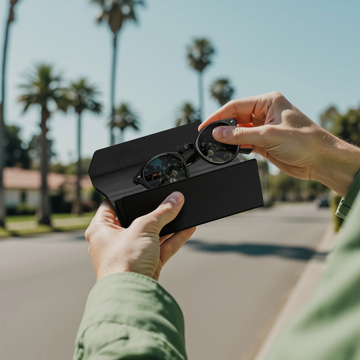 Satechi Bluetooth Tracking Glasses Case
