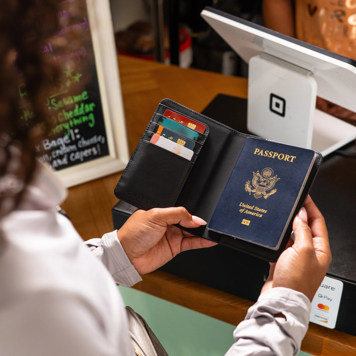 Satechi Bluetooth Tracking Passport Cover