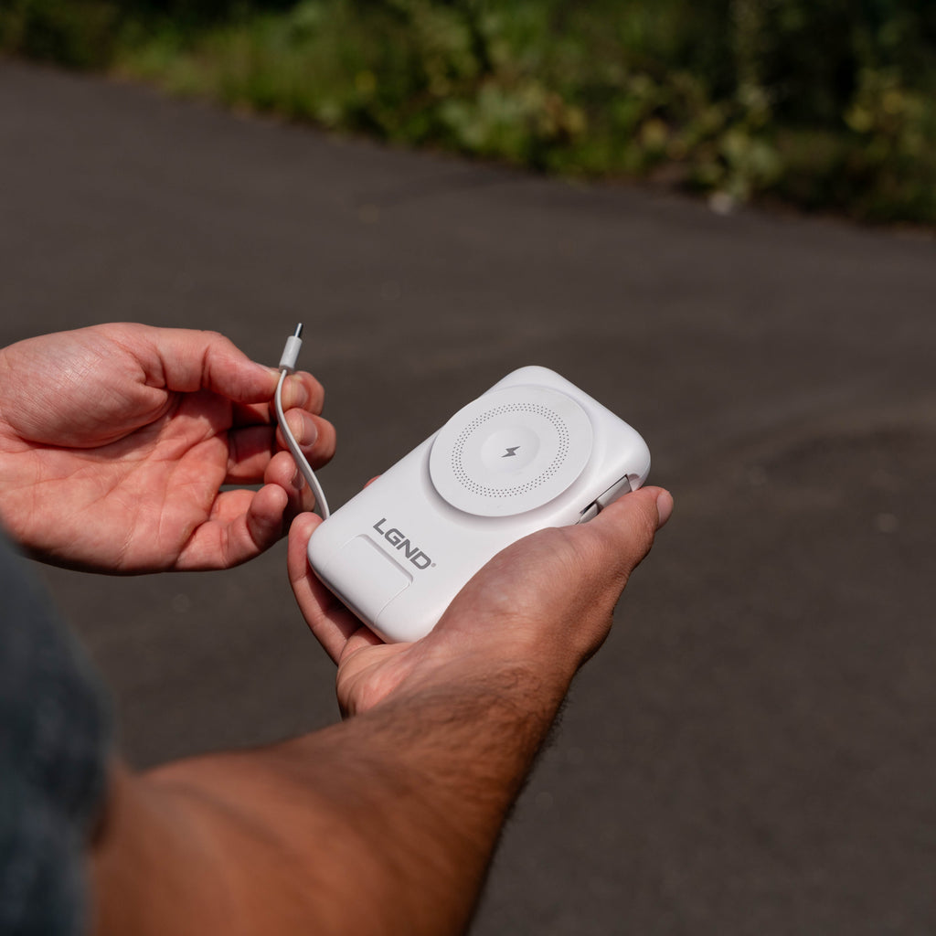 Tidalwave 10,000mAh Magnetic Power Bank with Built-In Cables