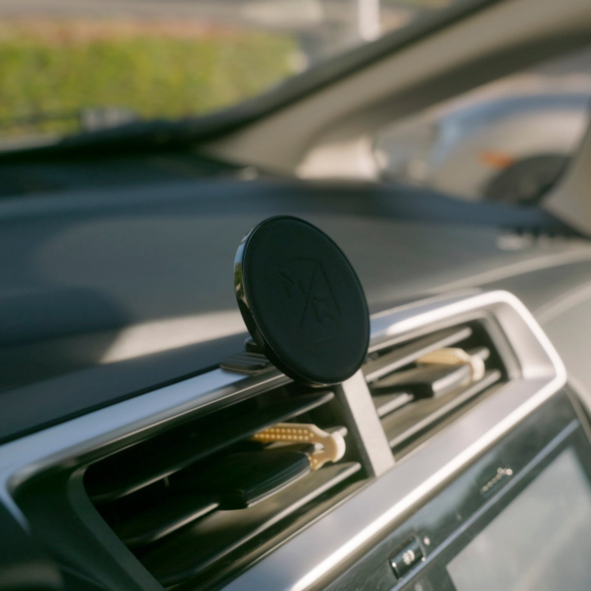 Mob Armor Magnetic Dashboard Phone Mount