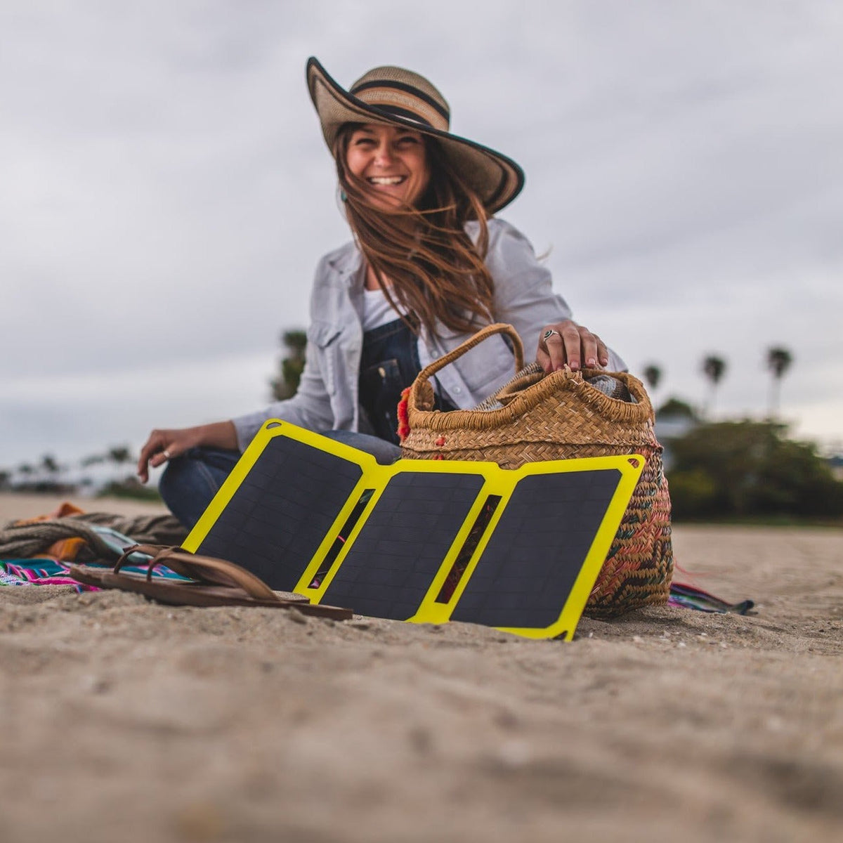 sunjack 15W Foldable Solar Panel Charger