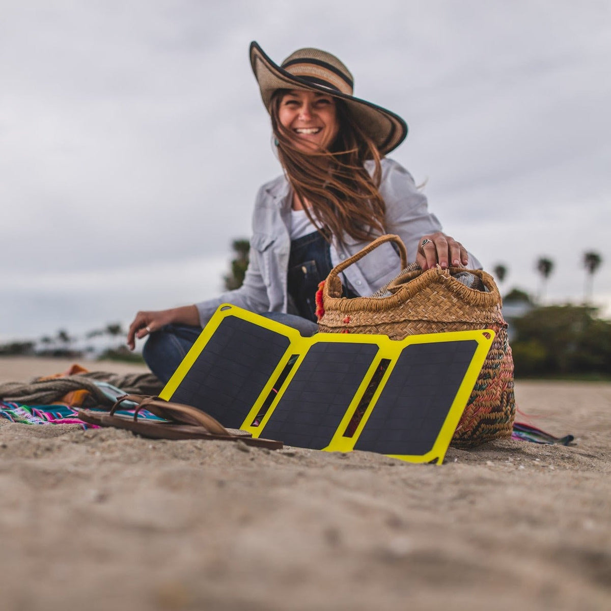 sunjack 25W Foldable Solar Panel Charger
