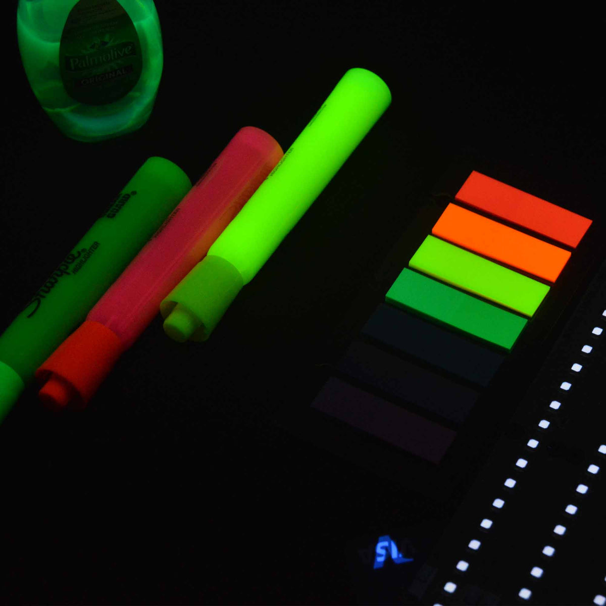 Waveform Lighting UV-A LED Flood Light